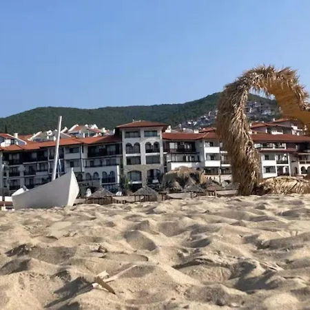 Beachfront Marina Dinevi Apartman