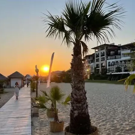 Beachfront Marina Dinevi * سفيتي فلاس
